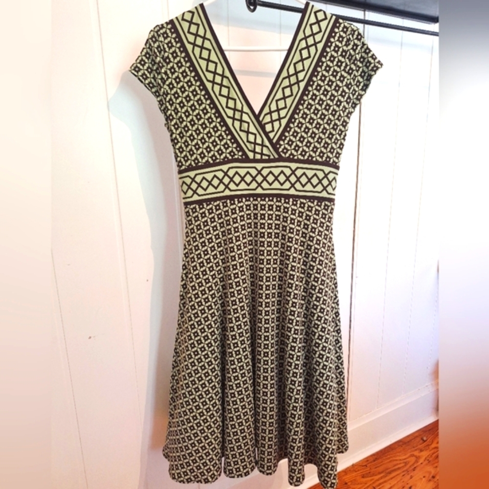 Charming Maggy London Green A-Line Geometric Midi Dress Very Good Condition - Picture 2 of 3
